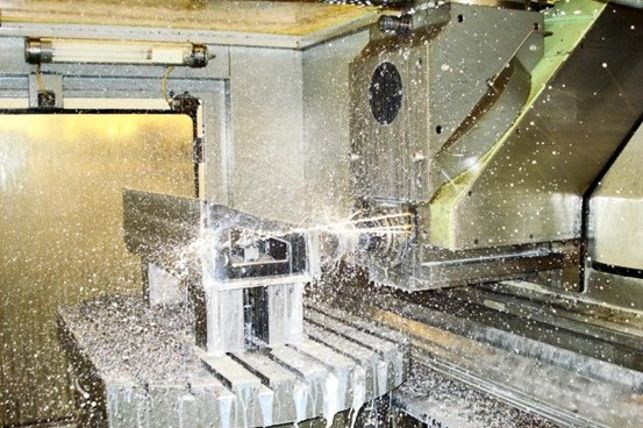 Maschinenpark: MAHO800C CNC Fräsmaschine